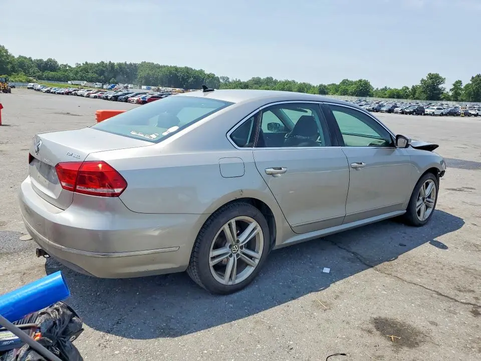 2013 VOLKSWAGEN PASSAT SEL  