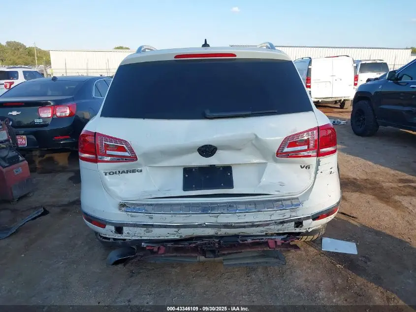 2015 VOLKSWAGEN TOUAREG V6 LUX