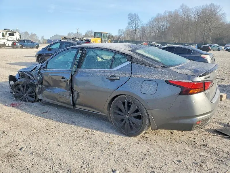2022 NISSAN ALTIMA SR  
