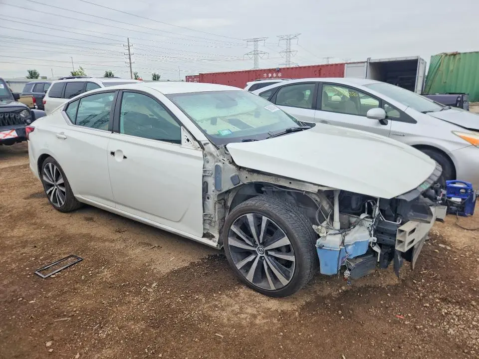 2019 NISSAN ALTIMA SR  