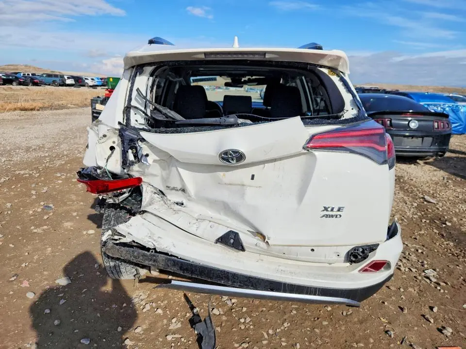 2018 TOYOTA RAV4 XLE  