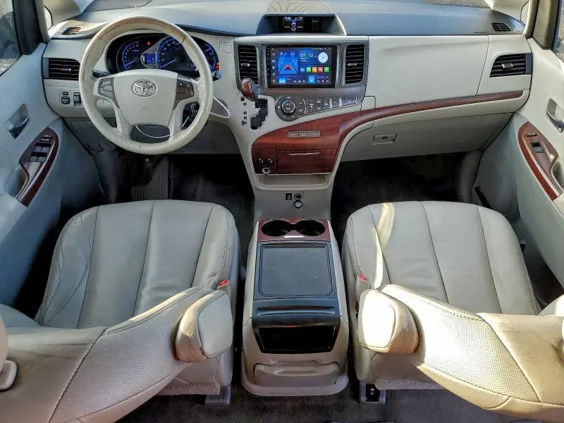 2013 TOYOTA SIENNA   