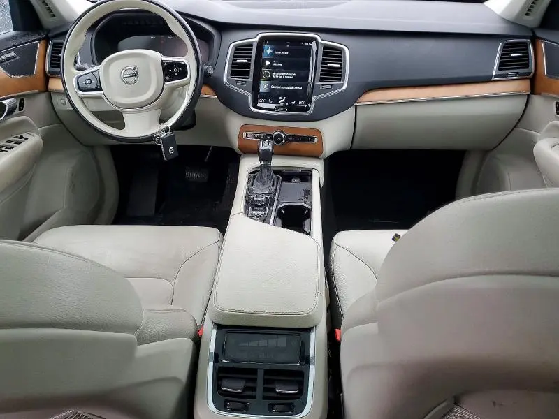2021 VOLVO XC90 T6 MOMENTUM  