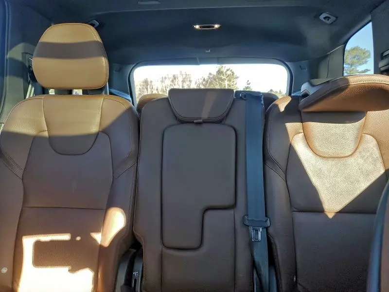 2022 VOLVO XC90 T6 MOMENTUM  