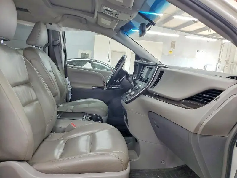 2015 TOYOTA SIENNA XLE 8-PASSENGER  