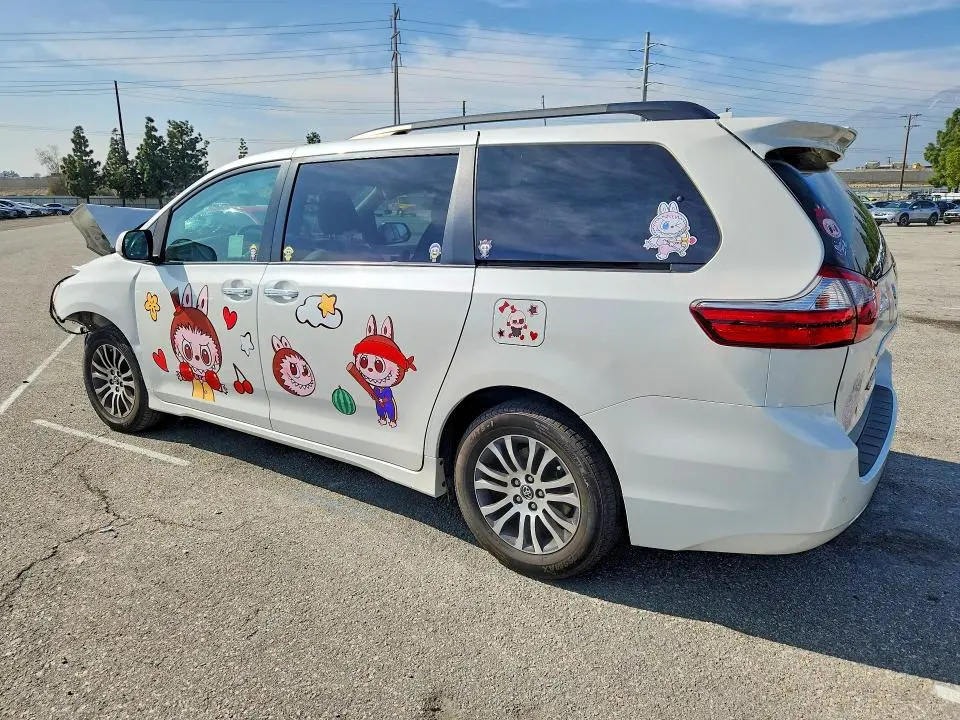 2018 TOYOTA SIENNA XLE 8-PASSENGER  