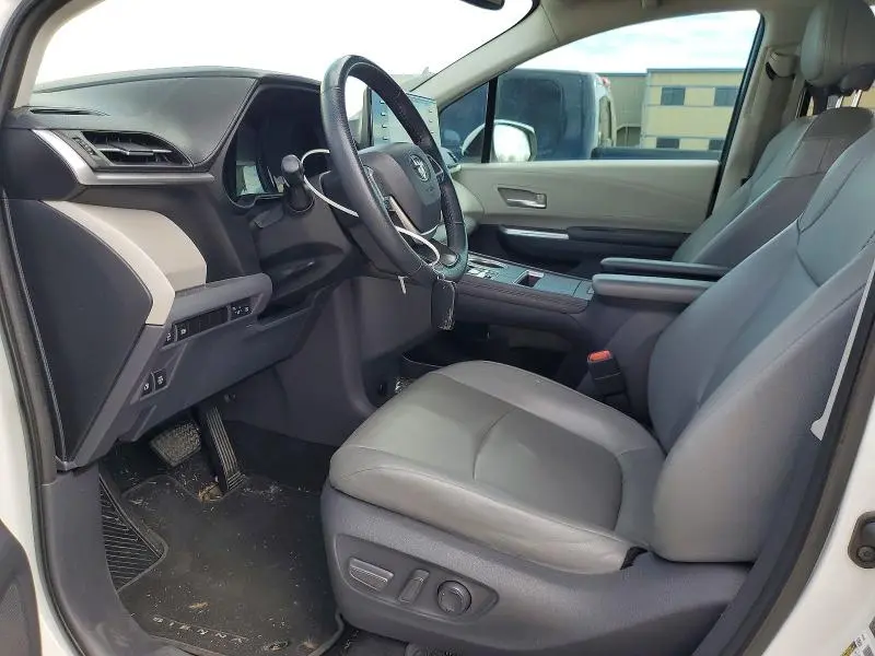 2021 TOYOTA SIENNA XLE 8-PASSENGER  