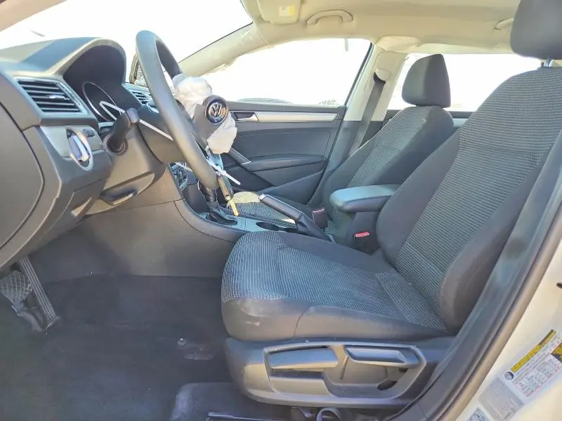 2016 VOLKSWAGEN PASSAT S  
