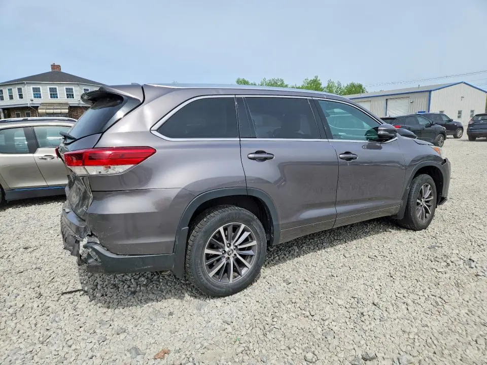 2017 TOYOTA HIGHLANDER XLE  