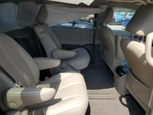 2011 TOYOTA SIENNA XLE  
