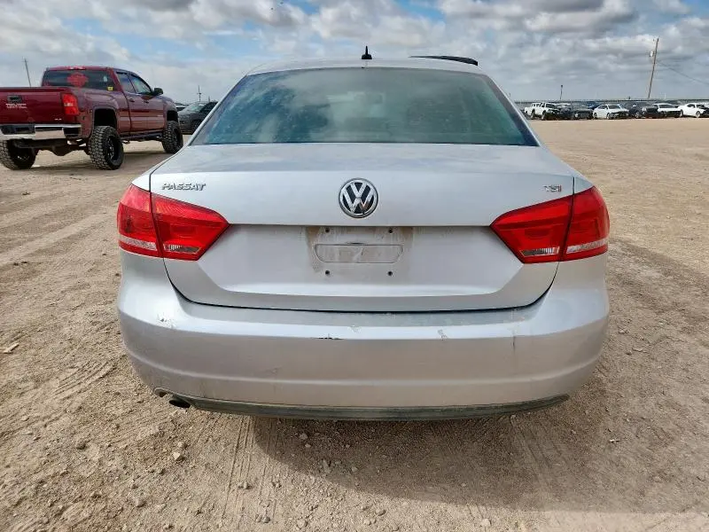 2015 VOLKSWAGEN PASSAT S  
