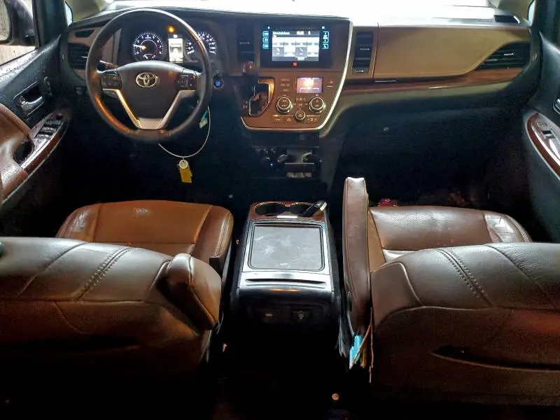 2017 TOYOTA SIENNA XLE  