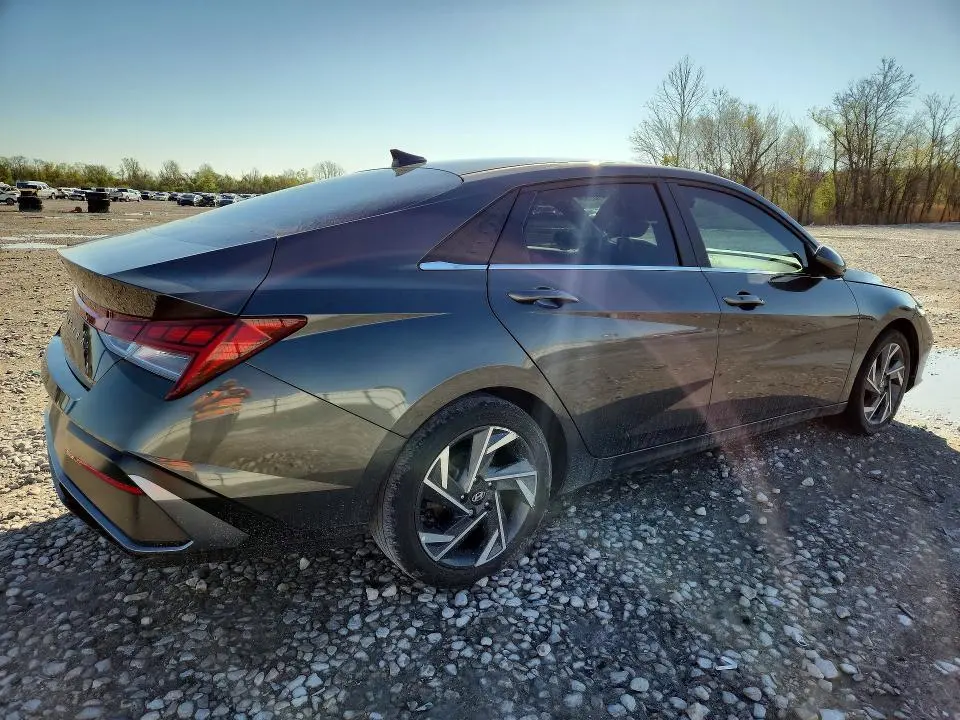 2024 HYUNDAI ELANTRA SEL  