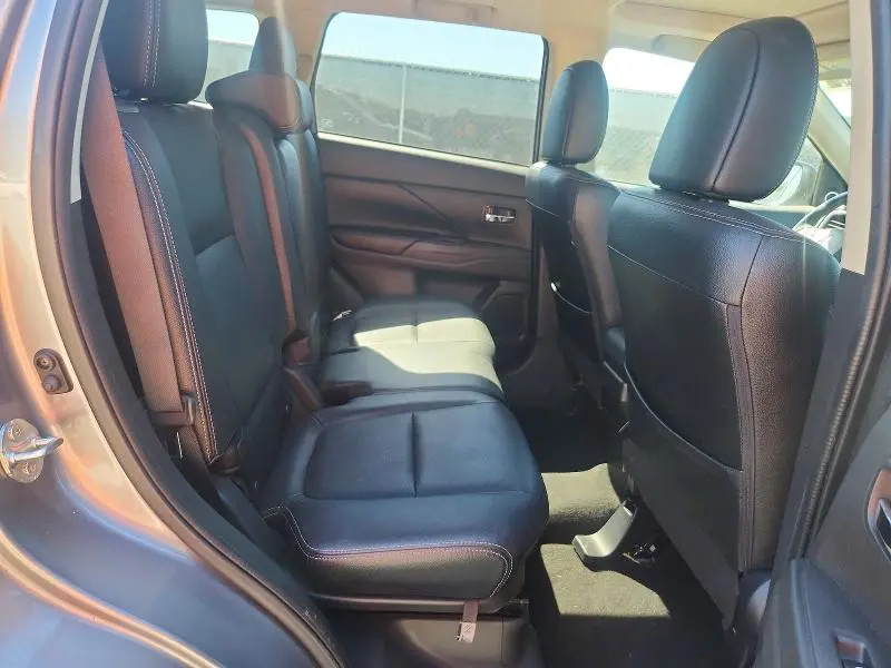2016 MITSUBISHI OUTLANDER SE  