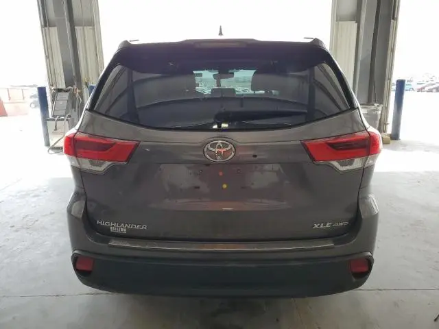 2019 TOYOTA HIGHLANDER SE  