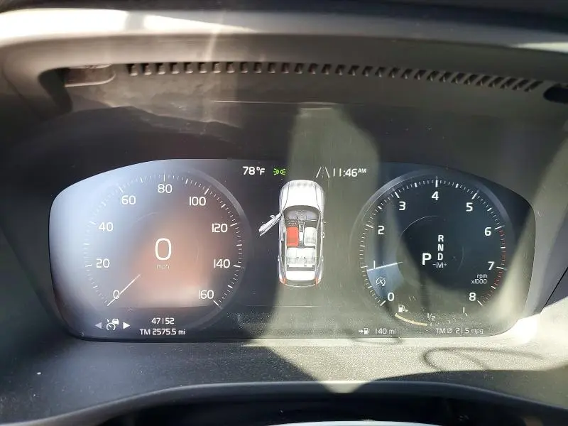 2021 VOLVO XC40 T5 MOMENTUM  