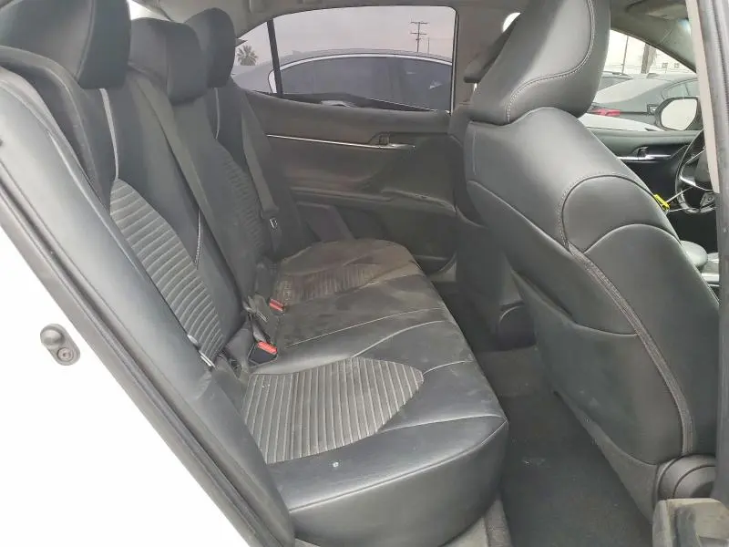 2020 TOYOTA CAMRY SE  