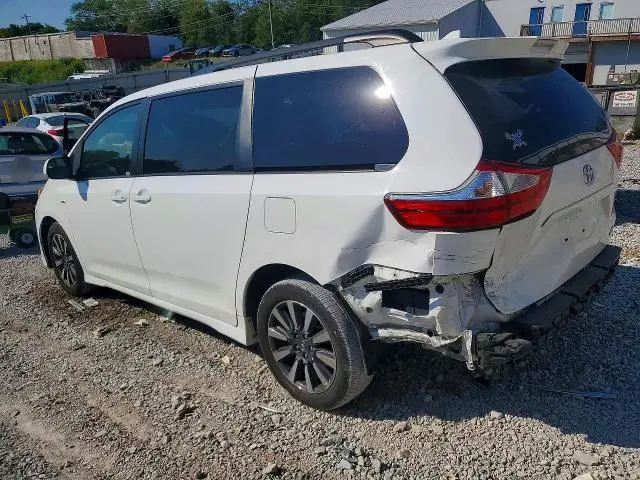 2018 TOYOTA SIENNA LE  