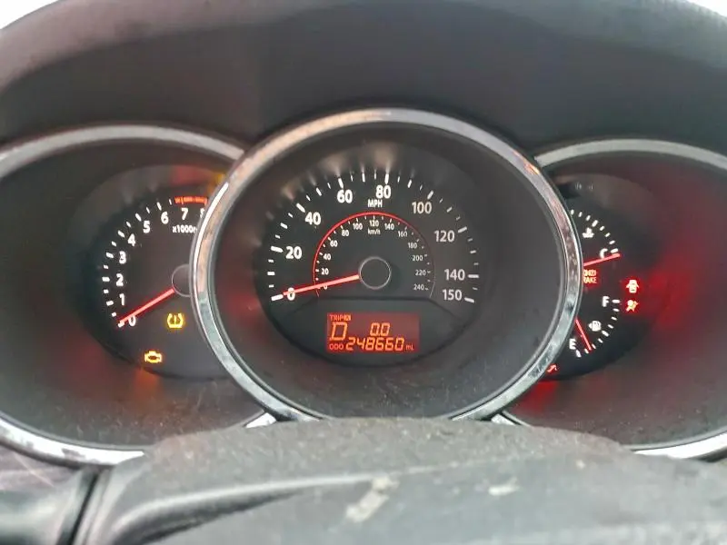 2011 KIA SORENTO BASE  