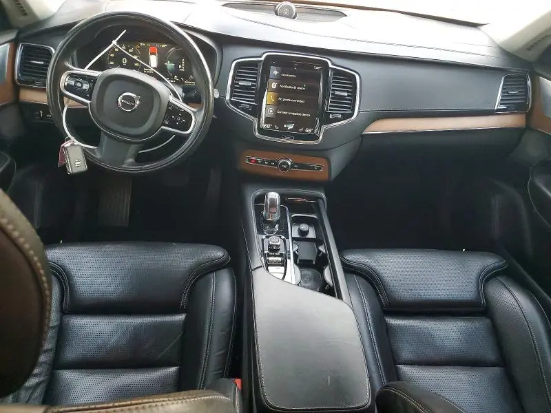 2017 VOLVO XC90 T8  