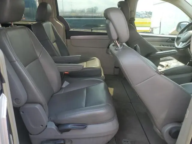 2011 VOLKSWAGEN ROUTAN SE  