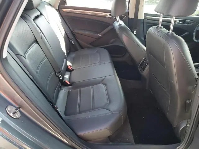 2016 VOLKSWAGEN PASSAT SE