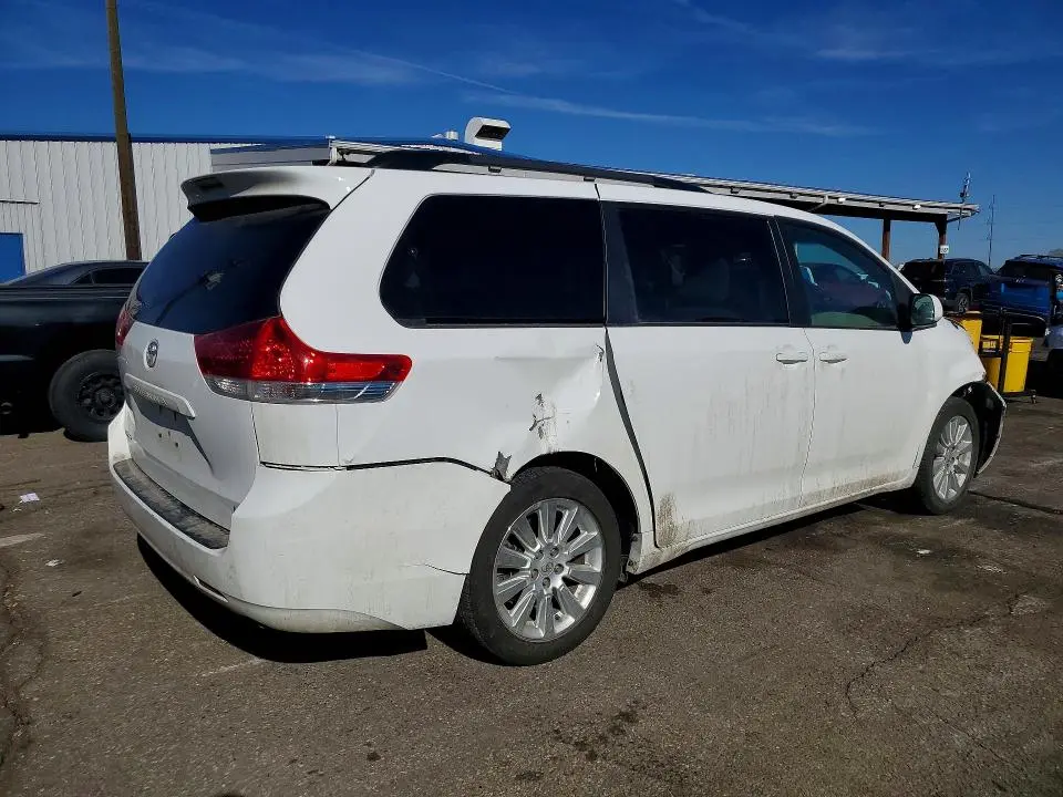 2011 TOYOTA SIENNA LE  