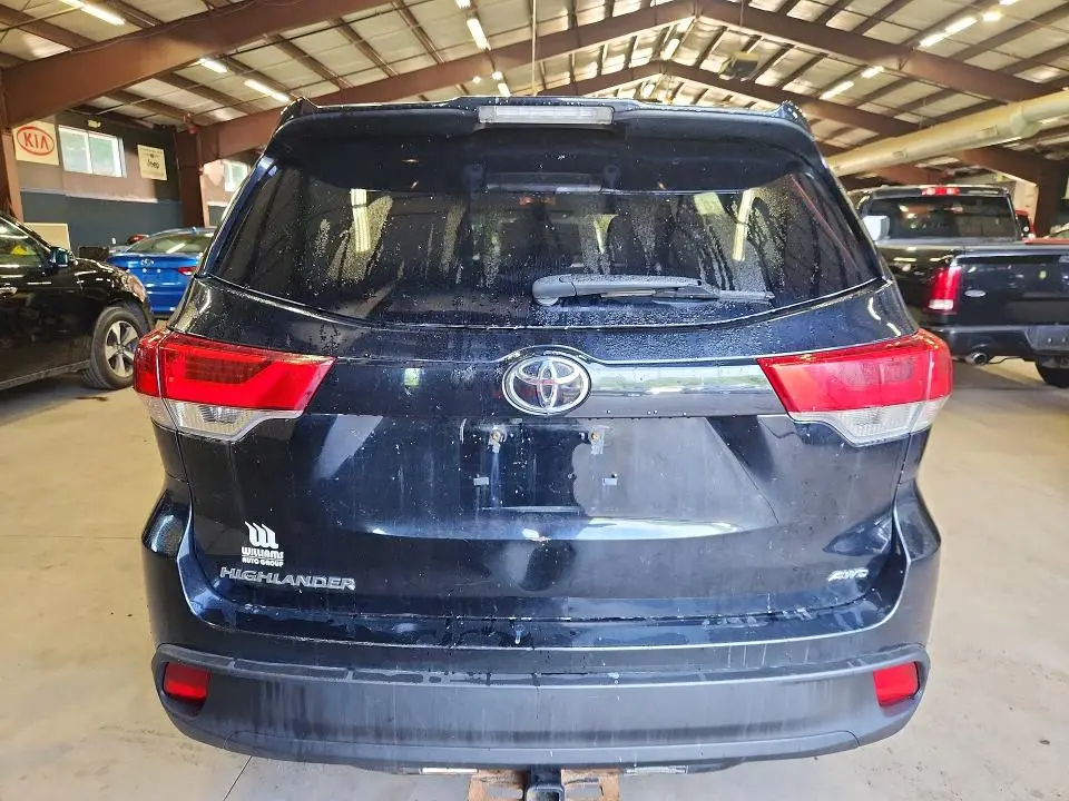 2018 TOYOTA HIGHLANDER LE  
