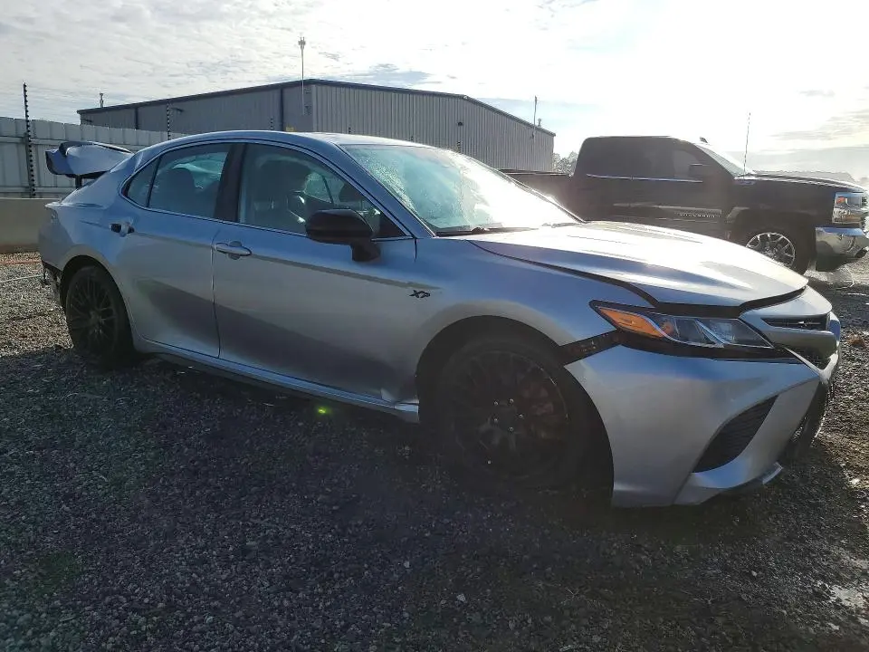 2019 TOYOTA CAMRY SE  