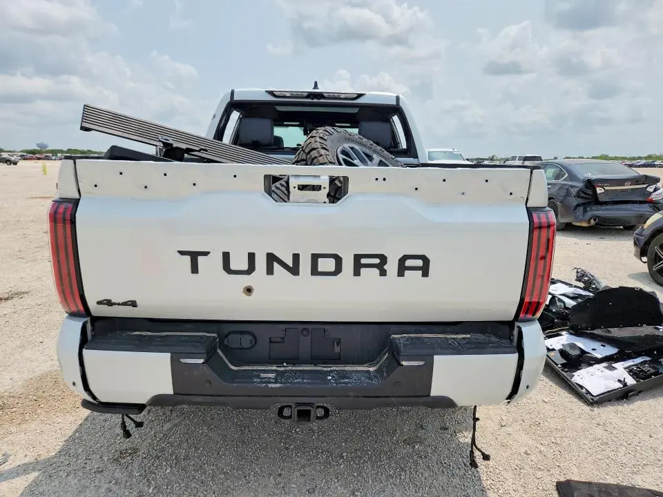 2026 TOYOTA TUNDRA PLATINUM  