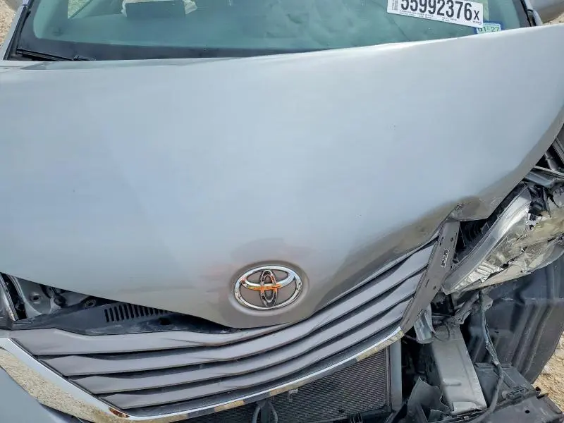 2015 TOYOTA SIENNA XLE 8-PASSENGER  