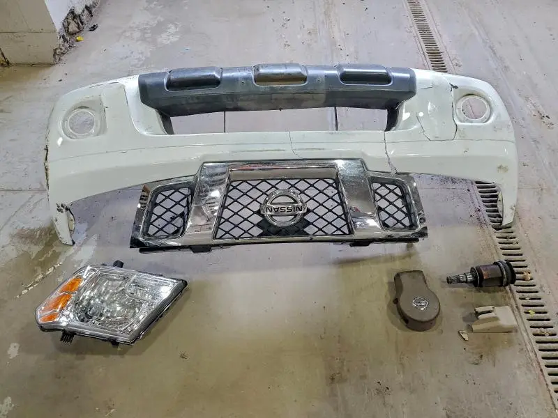 2015 NISSAN FRONTIER SV  