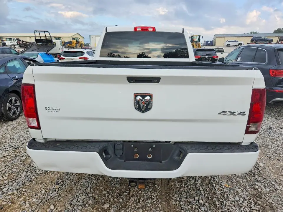 2016 RAM 1500 ST  