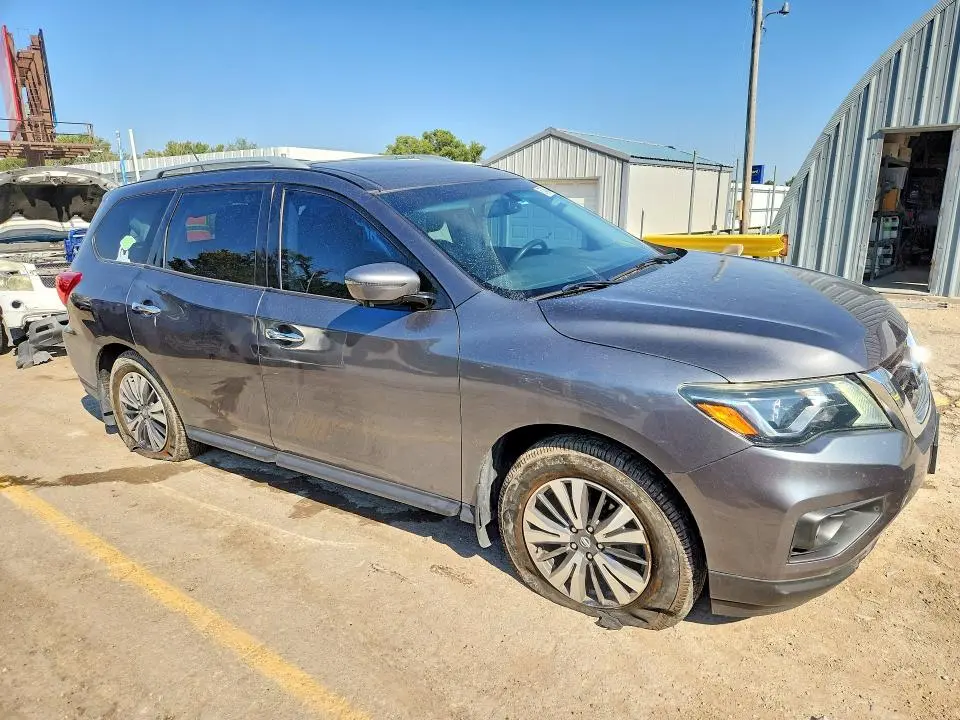 2017 NISSAN PATHFINDER SL  