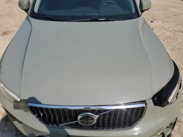 2025 VOLVO XC40 PLUS