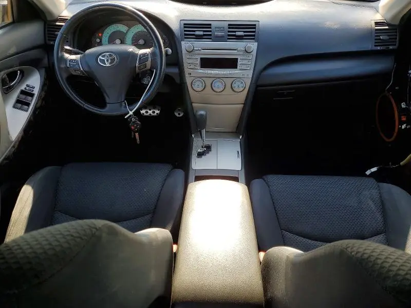 2011 TOYOTA CAMRY SE  