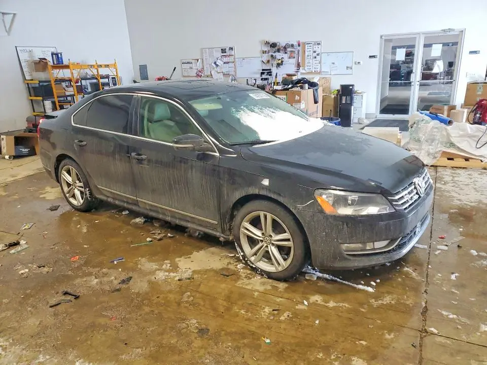 2013 VOLKSWAGEN PASSAT SE  