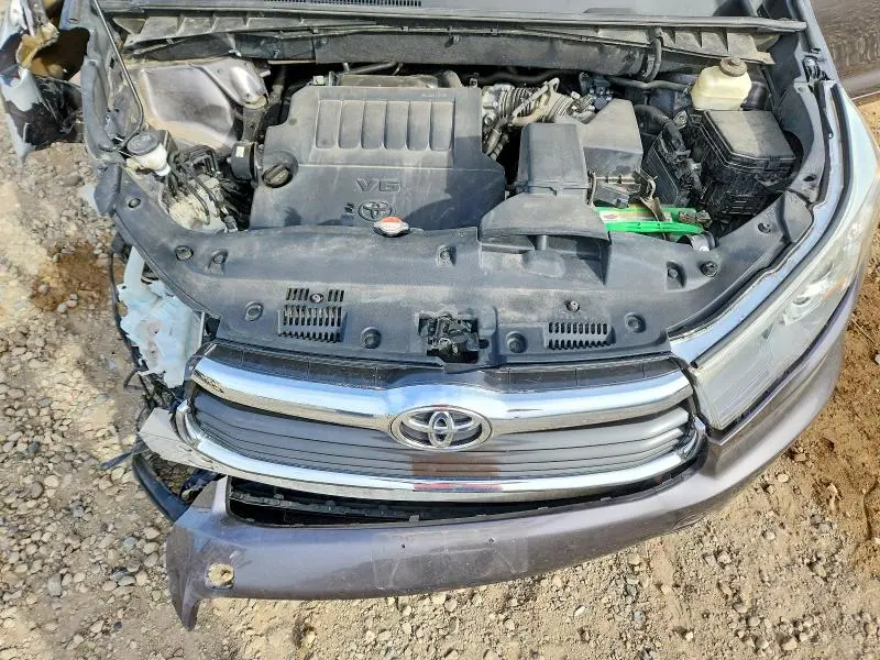 2016 TOYOTA HIGHLANDER LE  