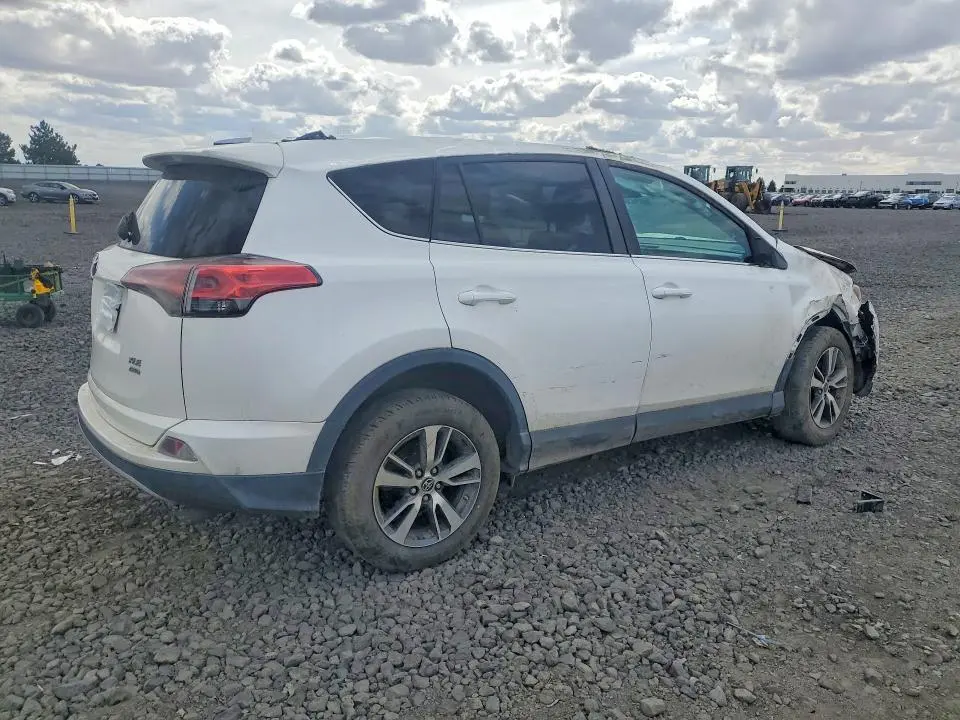2017 TOYOTA RAV4 XLE  