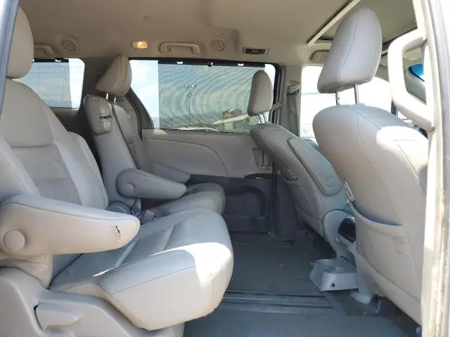 2017 TOYOTA SIENNA XLE  
