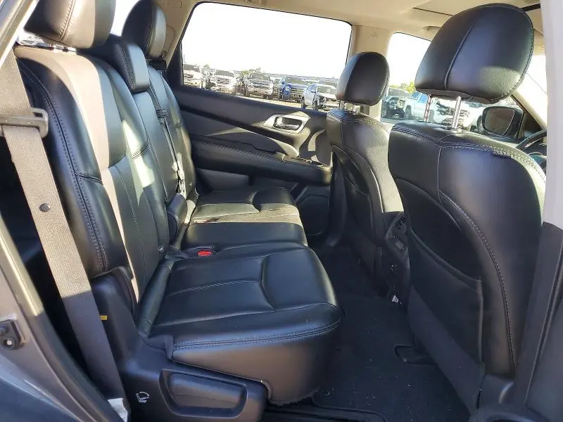 2017 NISSAN PATHFINDER SL  