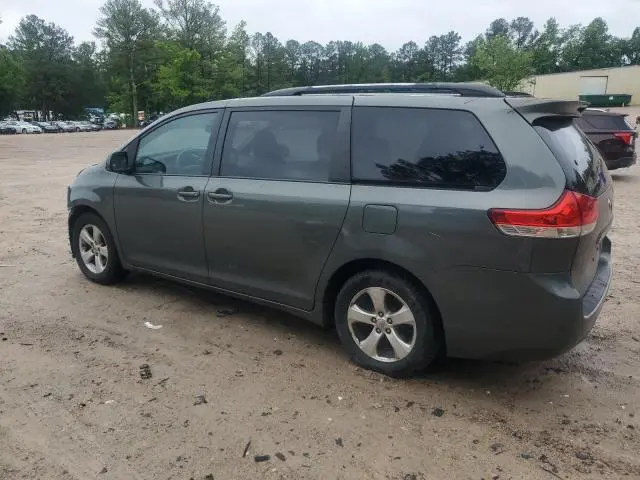2013 TOYOTA SIENNA LE  