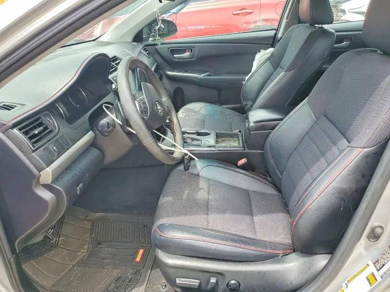 2016 TOYOTA CAMRY SE  