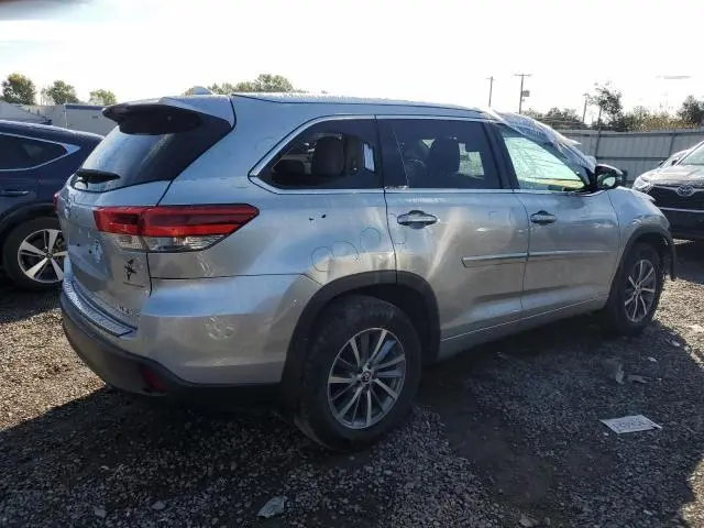 2018 TOYOTA HIGHLANDER SE  