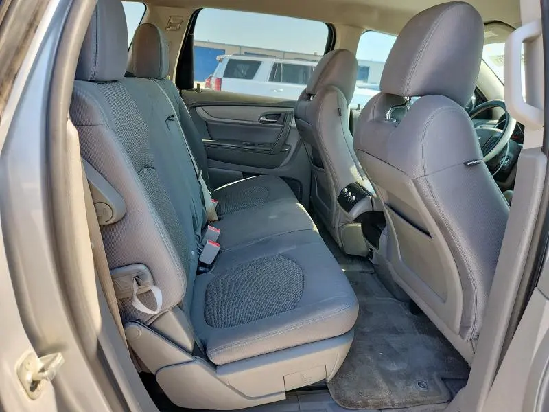 2014 CHEVROLET TRAVERSE LS  