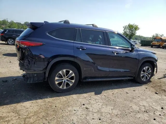 2021 TOYOTA HIGHLANDER XLE  