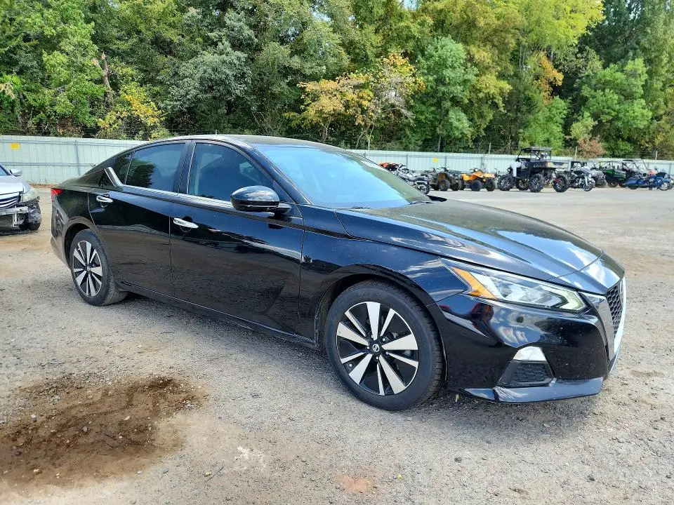 2022 NISSAN ALTIMA SV  