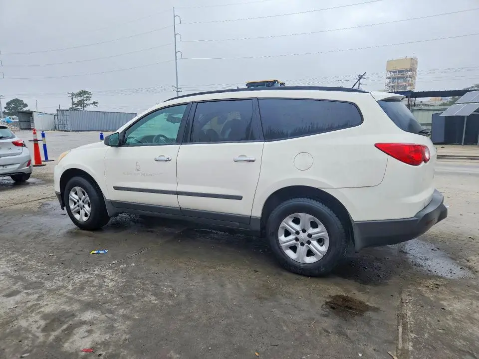 2012 CHEVROLET TRAVERSE LS  