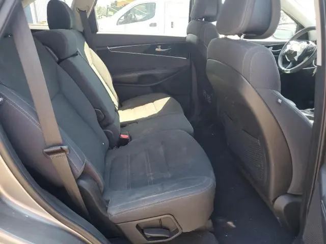2016 KIA SORENTO LX  