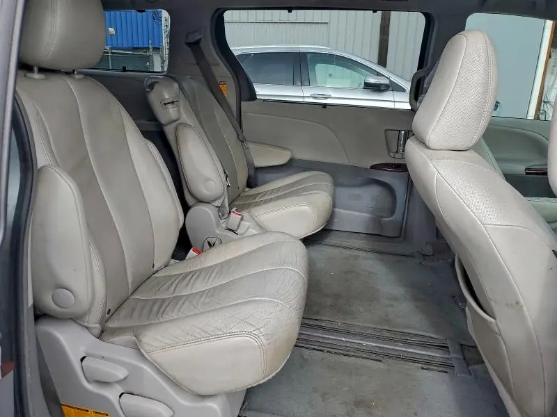 2014 TOYOTA SIENNA XLE  